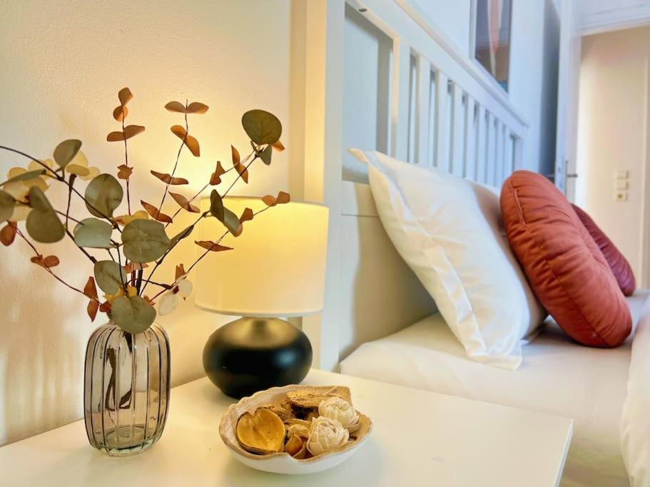 Cozy Fairytal Garden Apartment, Family Friendly, Free Parking, 15 Min To Airport Athen Exterior foto