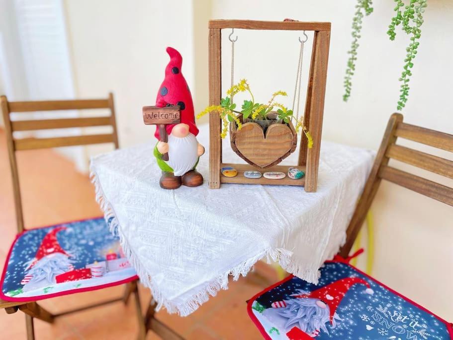 Cozy Fairytal Garden Apartment, Family Friendly, Free Parking, 15 Min To Airport Athen Exterior foto