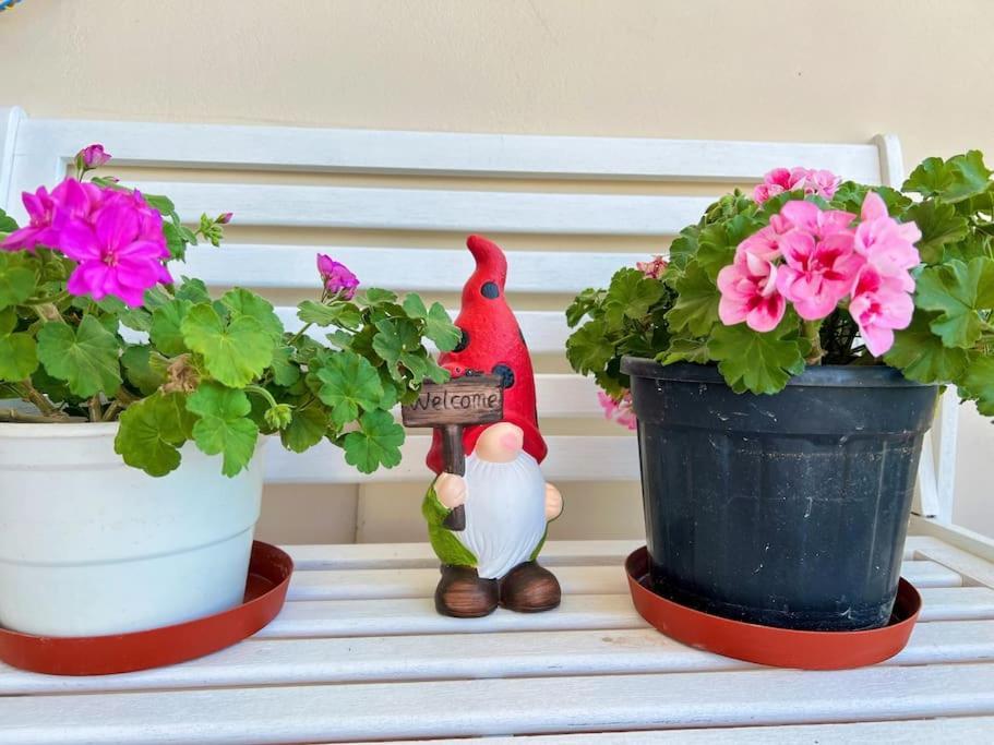 Cozy Fairytal Garden Apartment, Family Friendly, Free Parking, 15 Min To Airport Athen Exterior foto